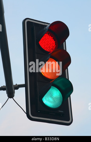 Città semaforo a Varsavia, rosso arancione verde Foto Stock