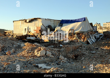 Alloggiamento sgangherato per gli arabi non riconosciuto in Beit Hanina (Ashkeriyya), in una zona remota di Gerusalemme, Israele. Foto Stock