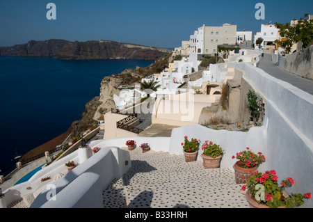 Santorini hotel villa vista sul porto dalla oia ia town thira mar egeo isole greche grecia mediterraneo Foto Stock