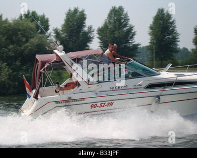 Sea Ray 290 Sundancer sul fiume Maas Roermond Paesi Bassi Foto Stock