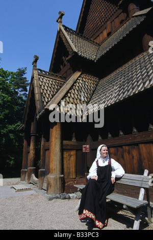 Donna che indossa un costume tradizionale Open Air Museum in Bygdoy Oslo Norvegia Foto Stock