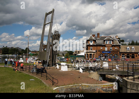 Ponte di sollevamento Oulton ampia parte del Norfolk Broads suffolk East Anglia England Regno unito Gb Foto Stock