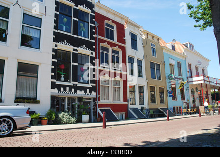 Vecchie case mercantili lungo Smallekade Vlissingen Paesi Bassi Foto Stock