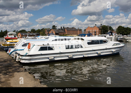 Cruiser Oulton ampia parte del Norfolk Broads suffolk East Anglia England Regno unito Gb Foto Stock