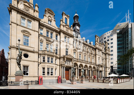 Il vecchio ufficio postale contenente il Ristorante Bar e Grill, City Square, Leeds, West Yorkshire, Inghilterra Foto Stock