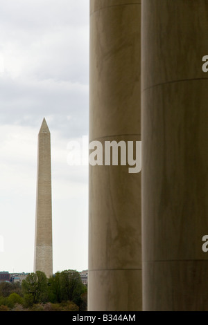 Il Monumento di Washington da tutto il bacino di marea visto dal Jefferson Memorial, Washington DC, Stati Uniti d'America. Foto Stock