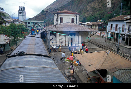 Arresto di cibo sul Devil's Peak treni da Alausi a Bucay, Ecuador Foto Stock