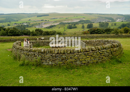 Riley tombe in Eyam Inghilterra luogo di sepoltura della famiglia Hancock appestati Foto Stock