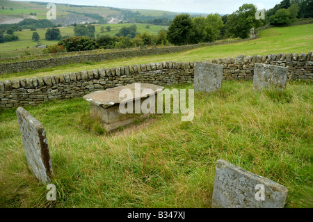 Riley tombe in Eyam Inghilterra luogo di sepoltura della famiglia Hancock appestati Foto Stock