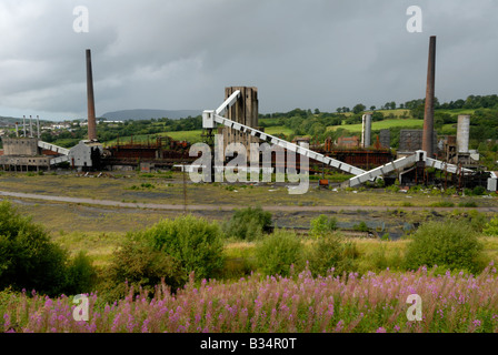 Le antiche rovine di Cwm Colliery in Beddau, Galles del Sud Foto Stock