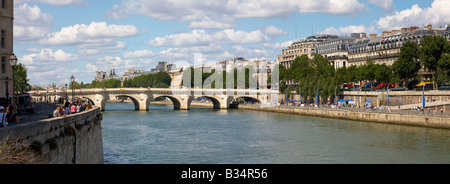 Vista panoramica del Fiume Senna e il Pont Neuf Parigi Francia Foto Stock
