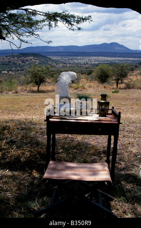 Kenia Masai Mara. Il Cottar 1920 Safaris. Campo tabella di scrittura che si affaccia il Masai Mara Foto Stock