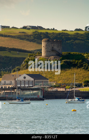 Mountbatten Tower e pub Plymouth Devon UK Foto Stock