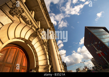 La grande entrata alla Plymouth s museum sostenuta dal nuovo Roland edificio Levinsky Devon UK Foto Stock