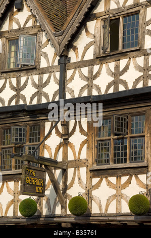 La famosa casa pubblica inglese il Garrick Inn Stratford Upon Avon centro città Warwickshire Inghilterra GB Europa Foto Stock