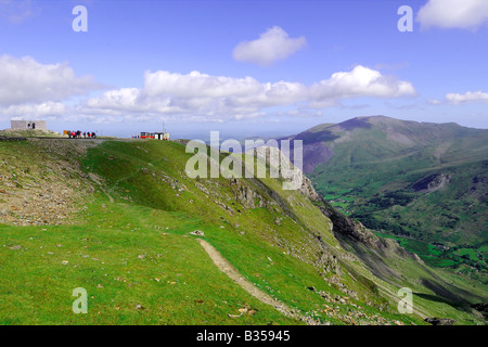 Clogwyn stazione ferroviaria sulla ferrovia di Snowdon Mountain si affaccia Llanberis Pass e Cwm Hetiau o la Valle dei cappelli Foto Stock