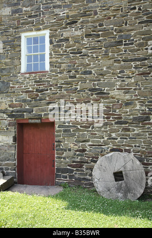 Stover-Myers Mill, storico mulino per grigliate di Pipersville, Pennsylvania, ingresso laterale al mulino. Foto Stock