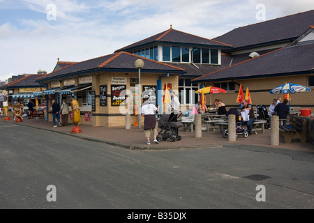 Seaside Food chioschi per barmouth lungomare Galles del nord Foto Stock