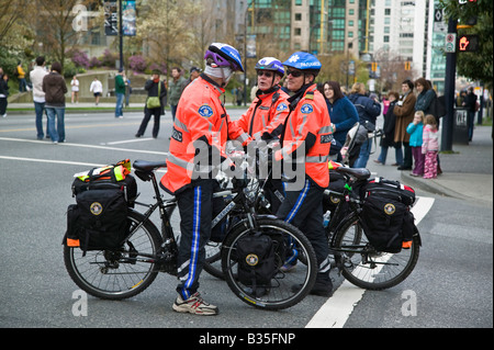 Gli assistenti di ambulanza 2008 Sun Fun Run Vancouver Canada Foto Stock