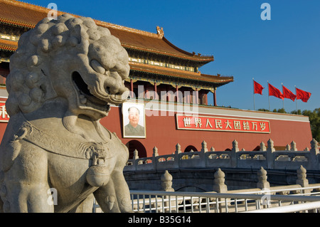 Statua di Pietra di un drago o di Lion in piazza Tiananmen a Pechino, Cina Foto Stock