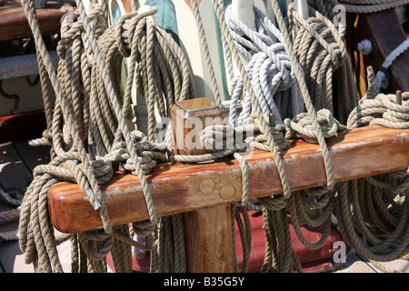La corda di manipolazione del Pride of Baltimore nave al Maritime Festiville in Port Washington Wisconsin Foto Stock