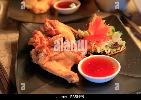 Fritti di ali di pollo Cucina Tailandese in un ristorante impostazione Foto Stock