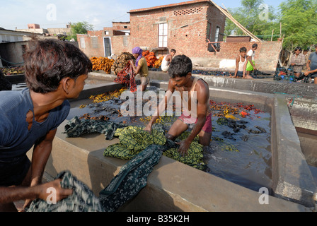 Fatte a mano la stampa tessile in Sanganer, Jaipur, capitale dello stato indiano del Rajasthan. Foto Stock