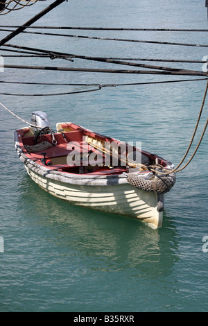 Uno squallido barca legato alla US Brig Niagara Foto Stock
