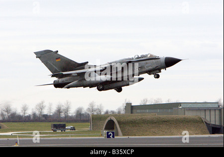 Un Panavia Tornado decollare, Jagel, Germania Foto Stock