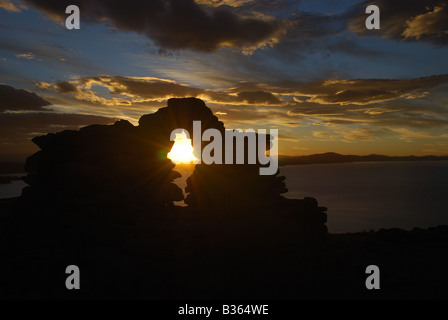 Il Perù, il tramonto su Isla Taquile sul Lago Titicaca Foto Stock