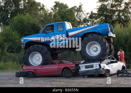 Big Boss monster truck auto frantumazione Foto Stock