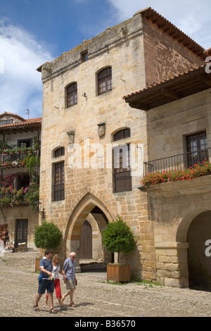 Plaza Mayor in Santillana del Mar del Nord della Spagna Cantabria Foto Stock