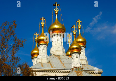 Cupole dorate della chiesa ortodossa russa a Ginevra in Svizzera Foto Stock