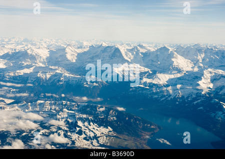 Le Alpi svizzere visto da un commerciale aereo jet Foto Stock