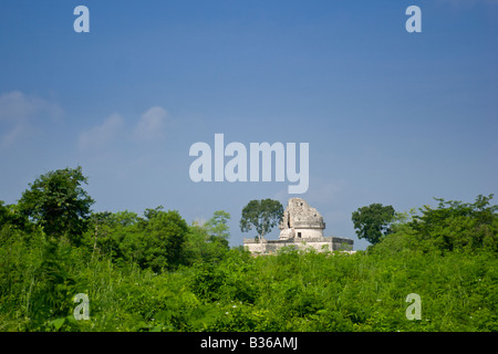 Le rovine di El Caracol Osservatorio o "l'Osservatorio" al Mayan sito archeologico di Chichen Itza nello Yucatan, Messico. Foto Stock