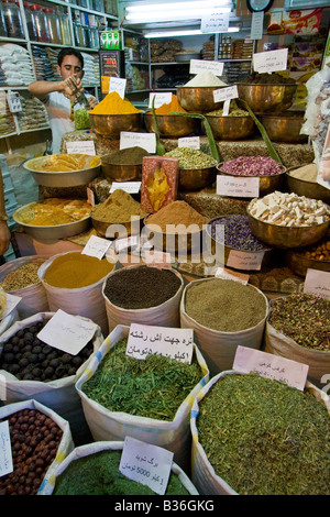 Negozio di spezie nel bazaar e Vakil in Shiraz Iran Foto Stock