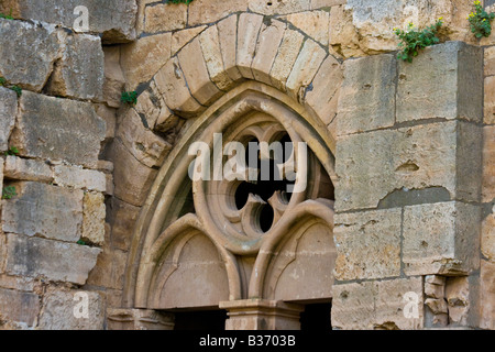 Finestra in un corridoio con soffitto a volta all'interno di Crak Des Chevaliers o Al Hosn Castello dei Crociati in Siria Foto Stock