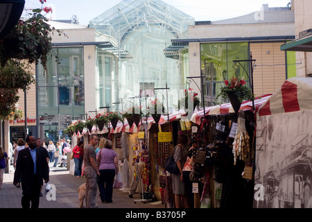 Oggetto bancarelle vicino a St Mary Street Cardiff Foto Stock