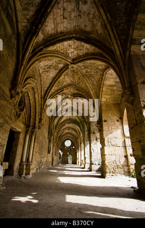 Corridoio con soffitto a volta all'interno di Crak Des Chevaliers o Al Hosn Castello dei Crociati in Siria Foto Stock