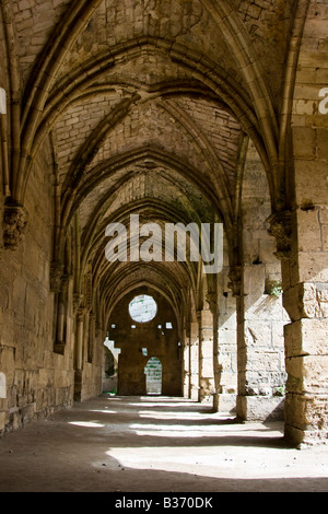 Corridoio con soffitto a volta all'interno di Crak Des Chevaliers o Al Hosn Castello dei Crociati in Siria Foto Stock