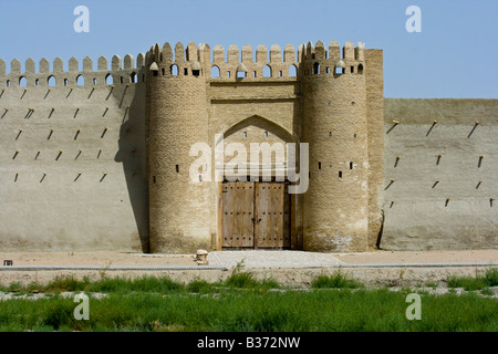 Esterno la parete fortezza a Bukhara Uzbekistan Foto Stock