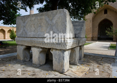 Il marmo Corano Stand a Bibi Khanym moschea di Samarcanda Uzbekistan Foto Stock