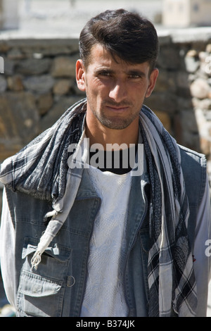 Giovane uomo afghano al Tagikistan Afghanistan Border Crossing mercato vicino Ishkashim Foto Stock