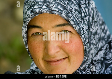 Etnicamente uzbeka donna kirghisa Arslanbab in Kirghizistan Foto Stock