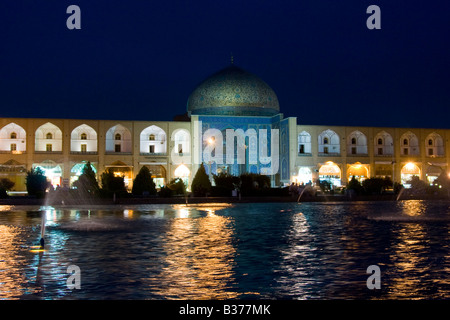 Lo Sceicco Lotfollah moschea imam Square a Esfahan Iran Foto Stock