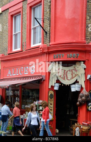 Alice s negozio di antiquariato di Portobello Road a Notting Hill Londra Inghilterra Foto Stock