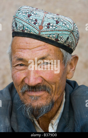 Uyghur uomo a Kashgar nella provincia dello Xinjiang Cina Foto Stock