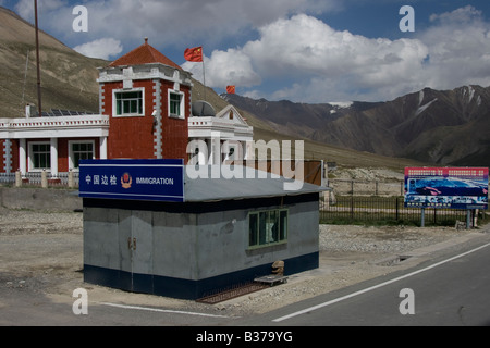 Khunjerab Pass e il confine tra la Cina e il Pakistan Foto Stock