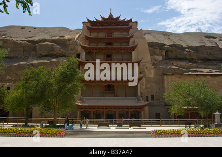 Nove piani pagoda di alloggiamento della statua di Budda a Grotte di Mogao Dunhuang nella provincia di Gansu in Cina Foto Stock