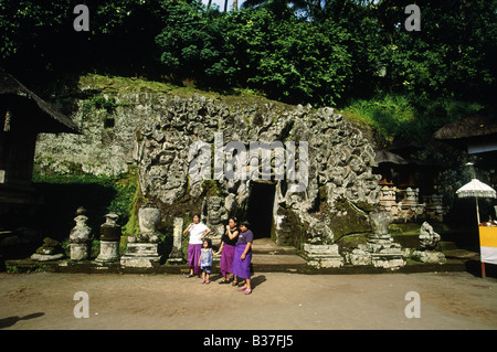 Grotta di elefante tempio indù sculture ingresso Goa Gajah Bali Indonesia Foto Stock